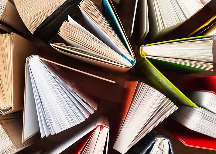 Fotografía de libros abiertos